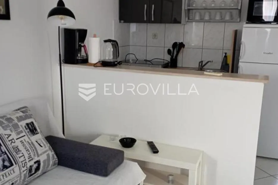 jasenice, maslenica, lijepa dvojna kuća s četiri odvojene jedinice kraj mora - slika 6