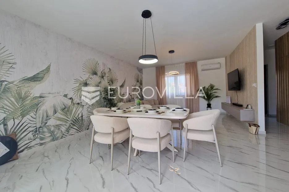 vir, predivna moderna vila s bazenom u centru mjesta, vrhunska lokacija, 450 m od mora - slika 16