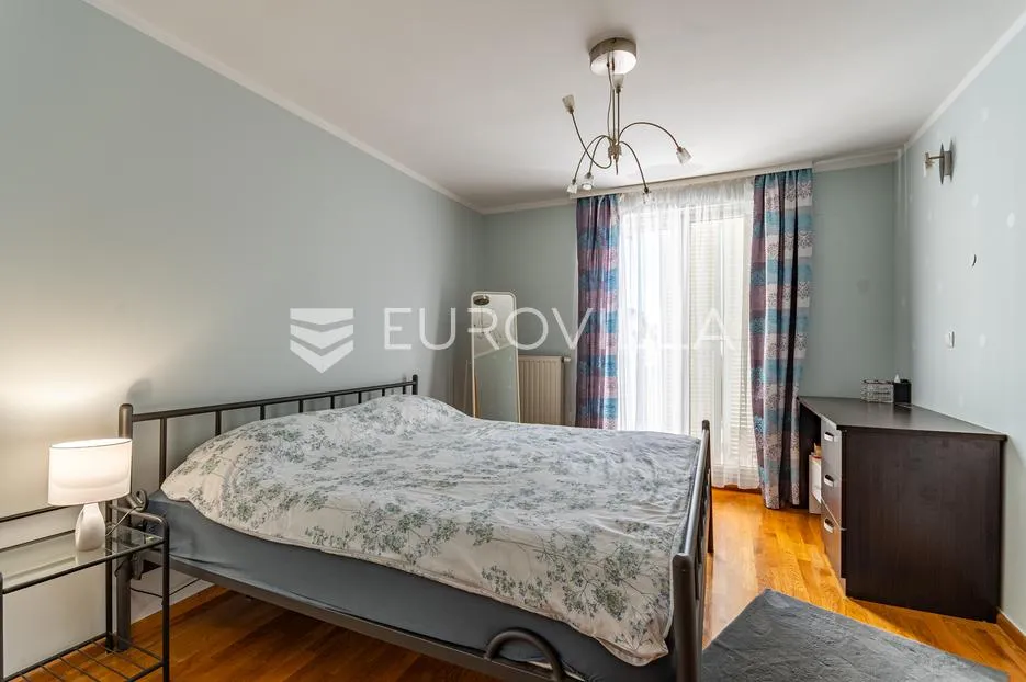 varaždin, jalkovečka kuća u nizu površine 178 m² - slika 12