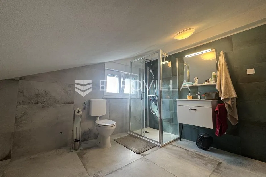 istra, žbandaj, troetažni stan 126 m² s 4 spavaće sobe, vrtom i parkingom - slika 35