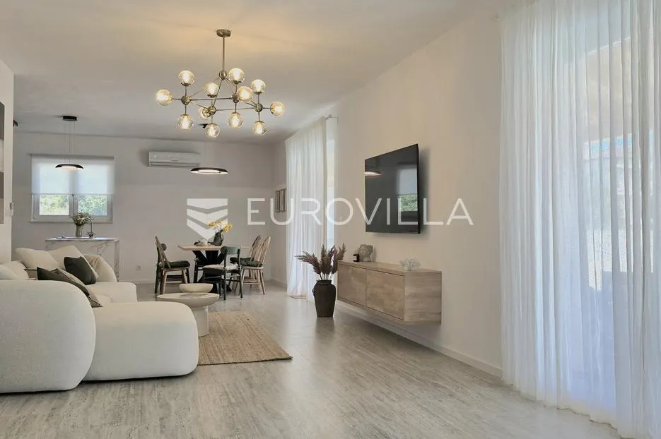 istra, svetvinčenat, moderna vila s bazenom i pogledom na prirodu - slika 2