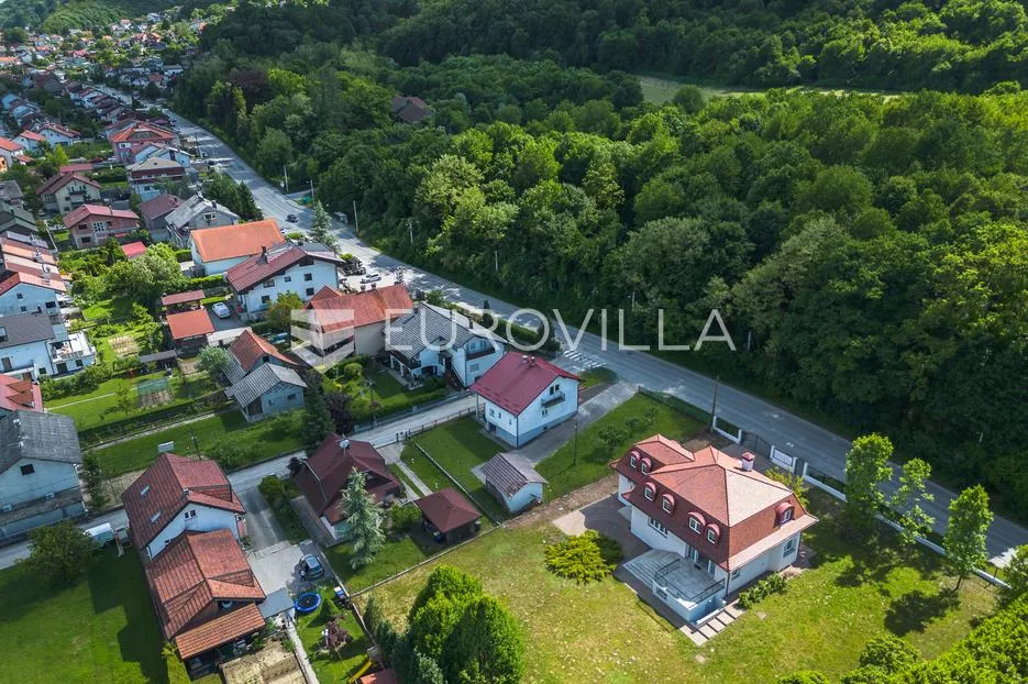 samobor, perivoj, obiteljska vila netto površine 323 m² na zemljištu 2.087 m² - slika 42