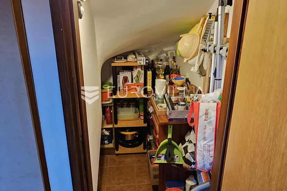 generalski stol, vikendica 133 m² s dvorištem od 300 m² - slika 18