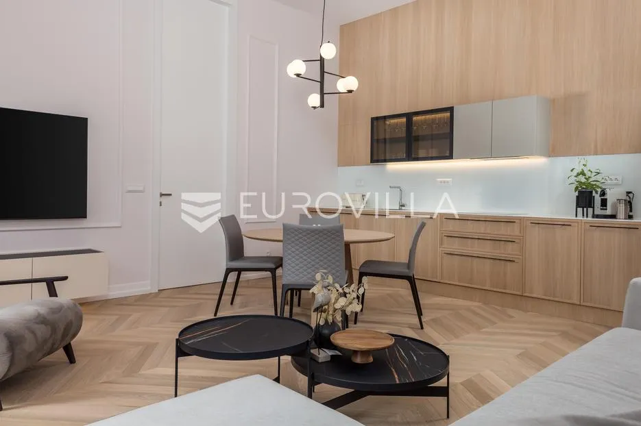 opatija, centar, novouređen luksuzan stan nkp 73,05 m2 - slika 2
