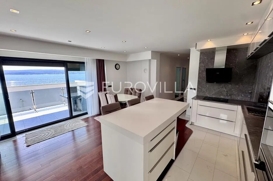 crikvenica, ekskluzivan trosoban stan 102,61 m², samo 50 m do mora, pogled na more - slika 10