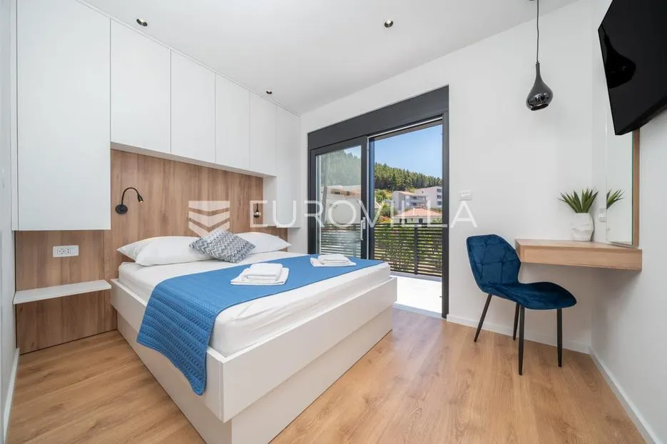 makarska, dvoetažni trosoban stan, s bazenom - slika 17