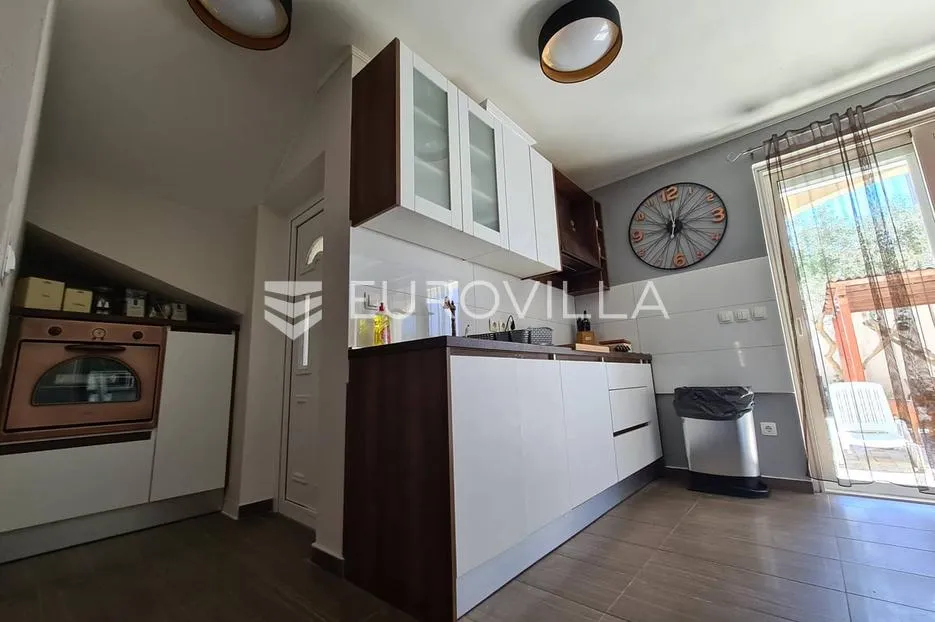 zadar, privlaka, moderna kuća sa tri apartmana u blizini mora - slika 10