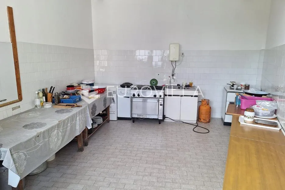 karlovac, mala švarča, stambeno-poslovna zgrada 330 m2 - slika 4
