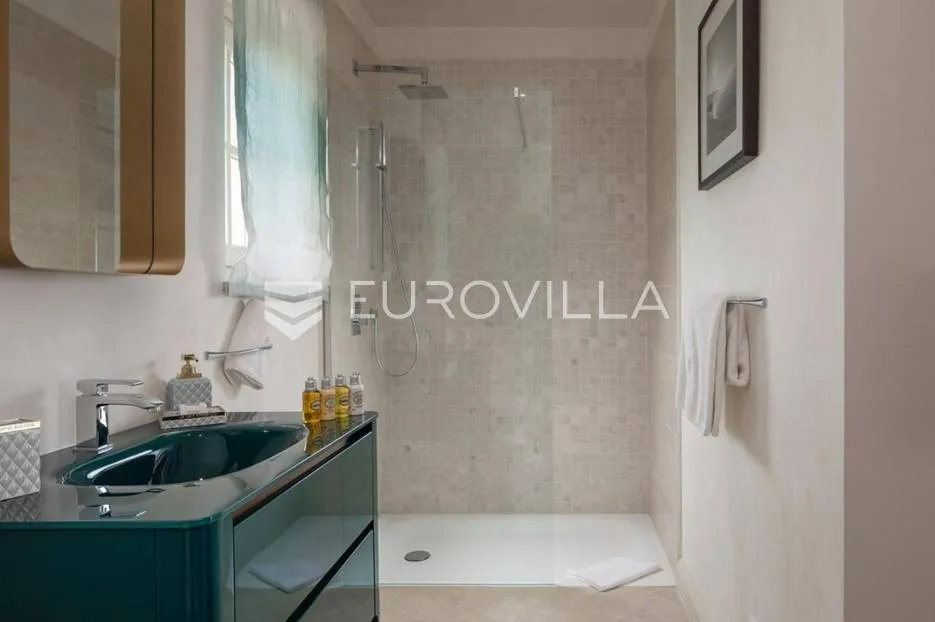 istra, vabriga - ekskluzivna, unikatna vila bezvremenske ljepote nkp 357m2 - slika 32