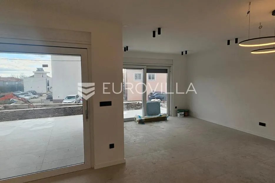 kaštel stari luksuzan stan 102,8 m² s velikom terasom i vrtom - slika 5