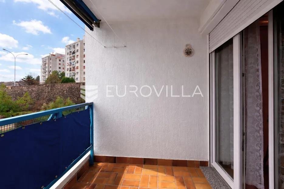 rijeka, krnjevo, komforan uređen stan površine 82 m², lođa - slika 4