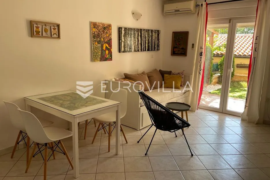 Istra, Peroj, stan na mirnoj lokaciji s vrtom