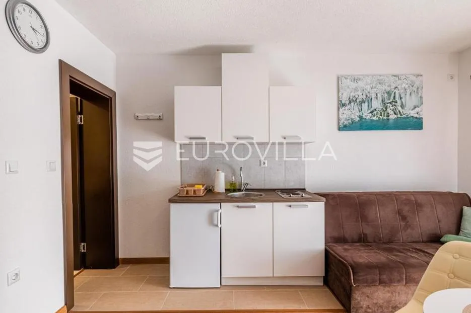 plitvička jezera, rudanovac, kuća 350 m², novouređena s 10 apartmana - slika 14