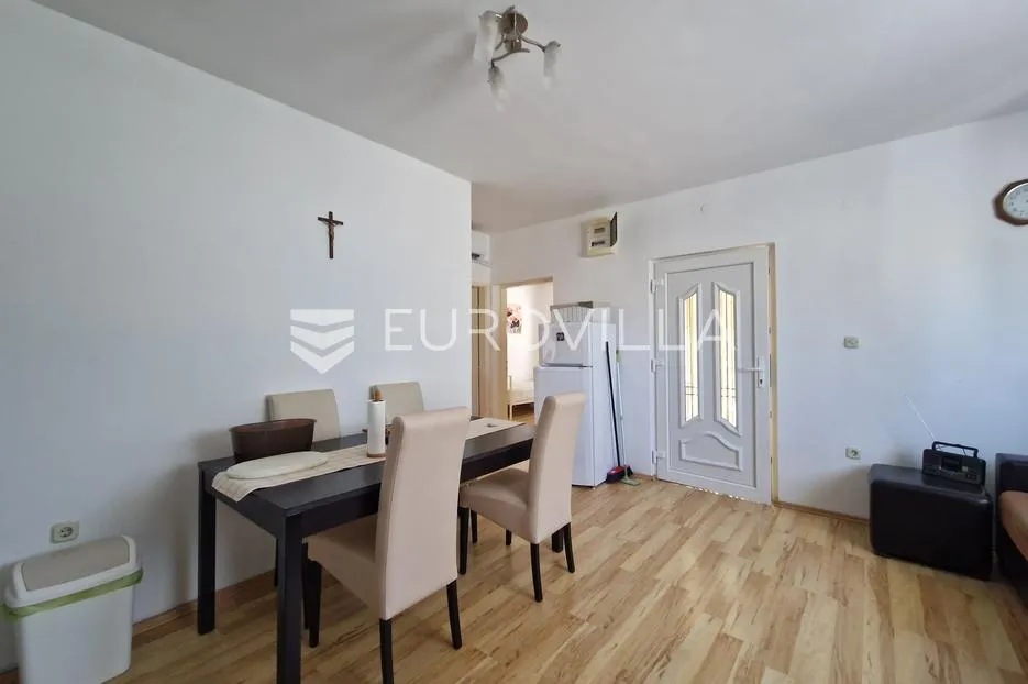 vir, samostojeća kuća s uređenim apartmanom i roh bau katom, 500 m od mora - slika 12