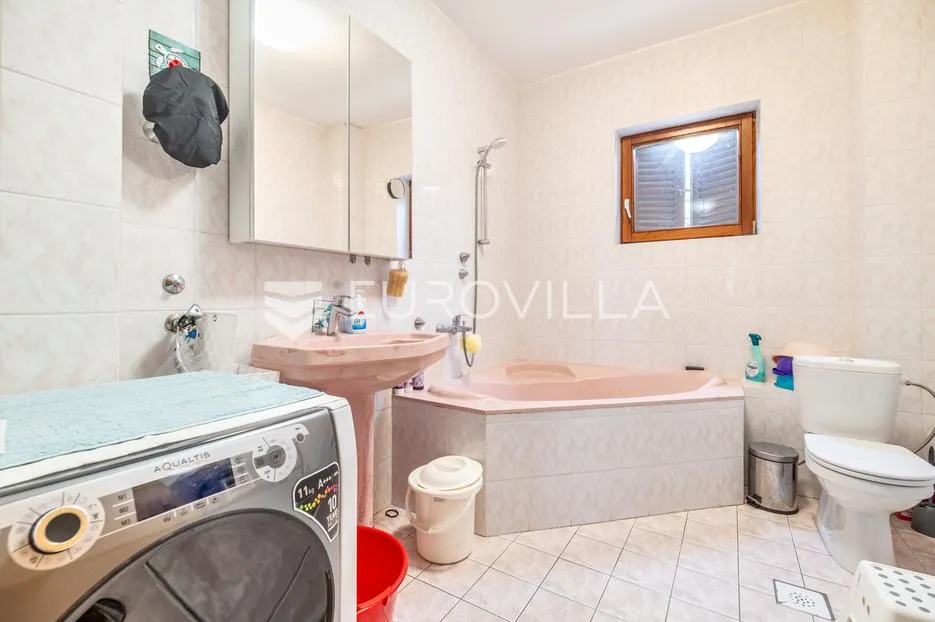 zagreb, gornja dubrava, odlična kuća s tri stana i garažom, 400 m² - slika 12