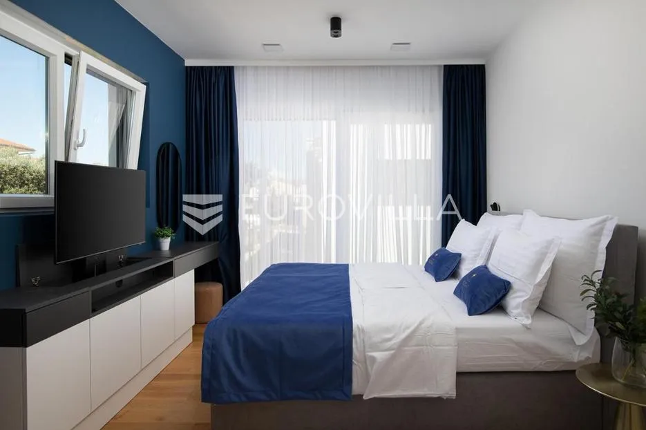 medulin, prekrasna villa od 350 m2, svega 6 m od mora s očaravajućim pogledom - slika 27