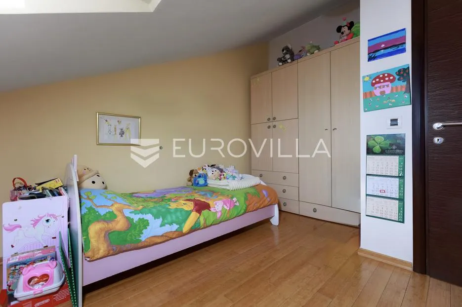 viškovo, marčelji, odličan peterosoban stan 151 m², dvoetažan - slika 18