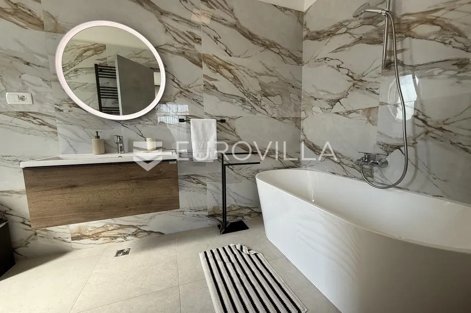 kaštel stari, moderna vila s bazenom i pogledom na more - slika 15