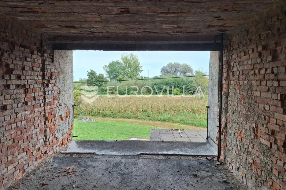 karlovac, udbinja, kuća 500 m², mogućnost više stambenih jedinica - slika 3