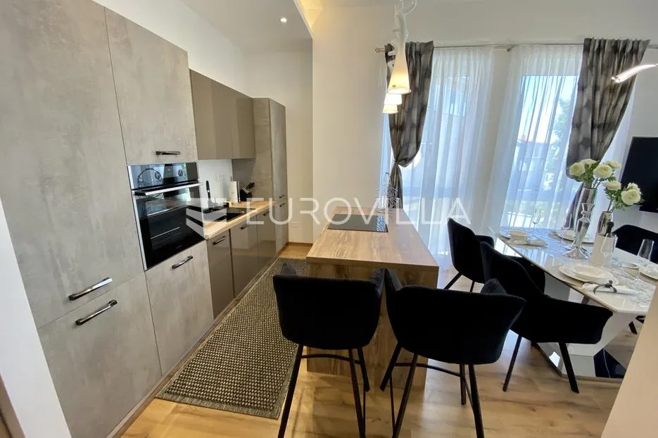 istra, pula, luksuzan, moderno opremljen trosoban stan 85 m² - slika 2