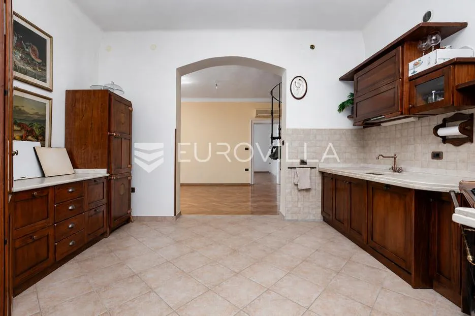 opatija, centar, luksuzan penthouse 220 m² s krovnom terasom i dva parkirna mjesta - slika 5
