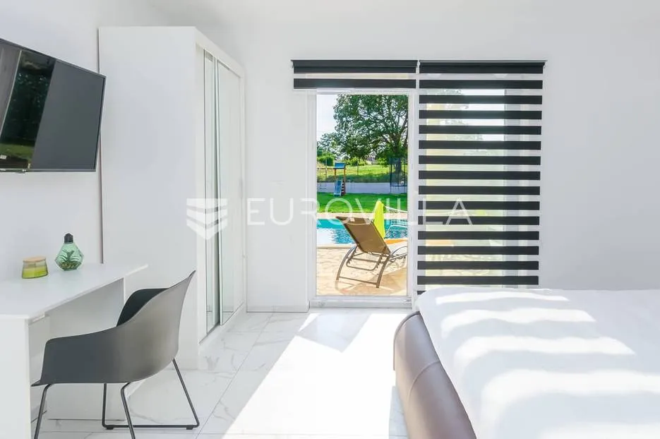 istra, juršići - prekrasna i moderna kuća 243 m2, bazen 40 m2, jacuzzi - slika 17