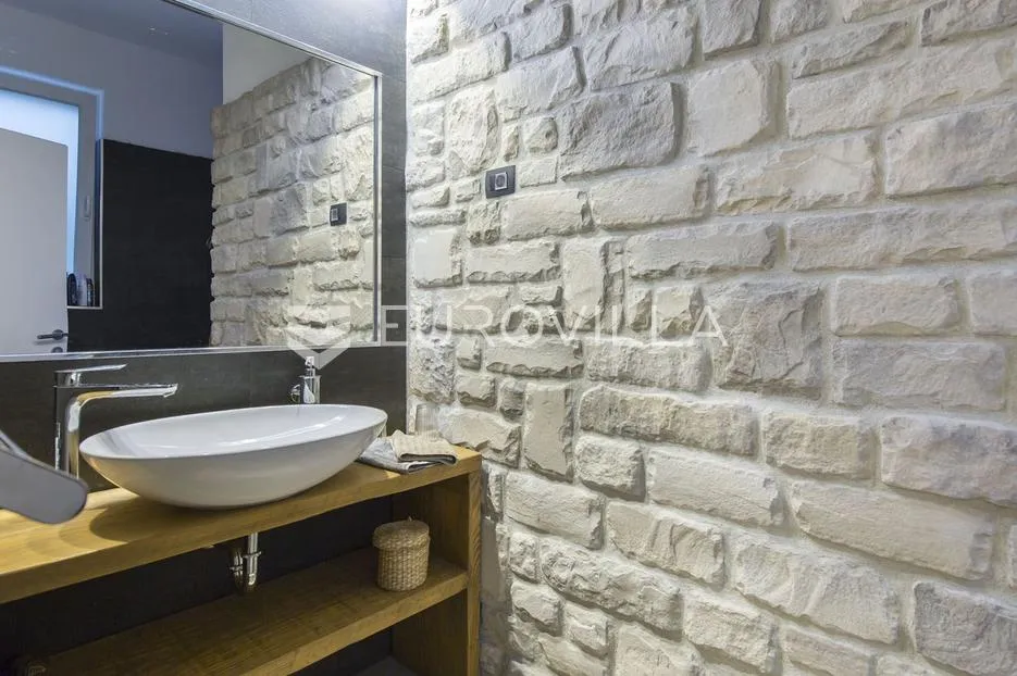 istra, labin, prekrasna vila s pogledom na more prepuna sadržaja - slika 25