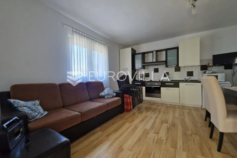 vir, samostojeća kuća s uređenim apartmanom i roh bau katom, 500 m od mora - slika 9