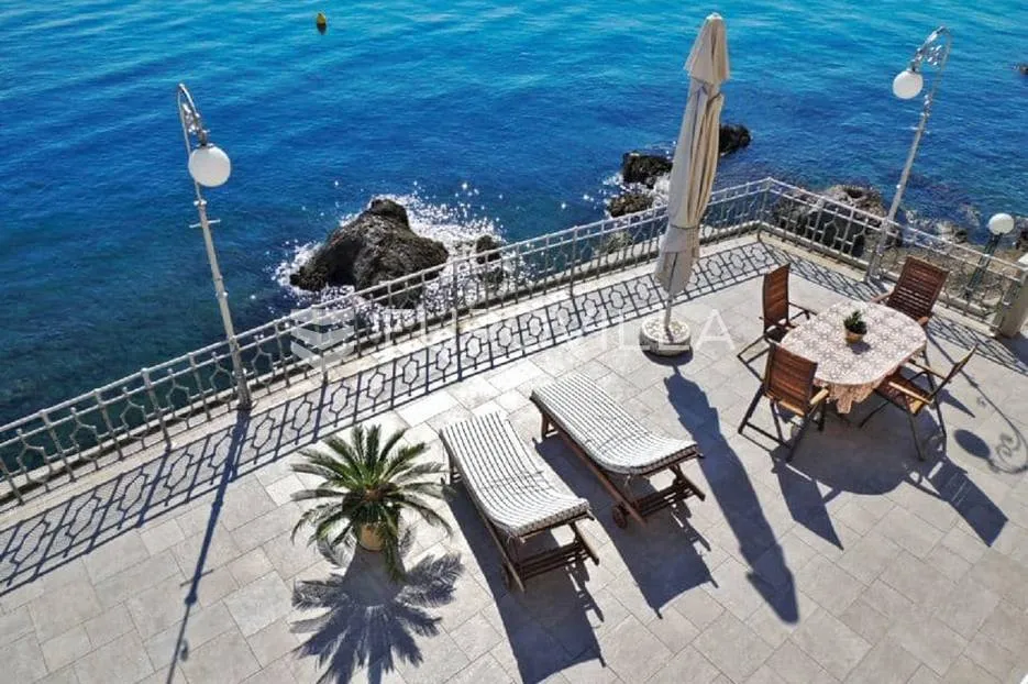 opatija, ičići, četverosoban stan, cijelogodišnji najam, 10 m od mora! - slika 9