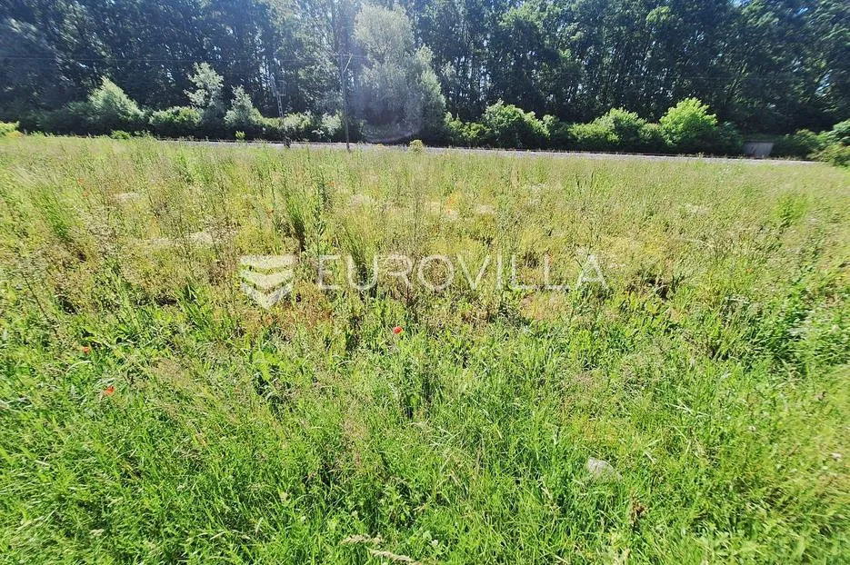 Karlovac, Ilovac, poljoprivredno zemljište 3050 m², uz glavnu cestu, blizina autoceste - Ilovac, Karlovac