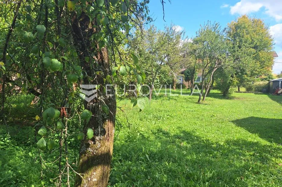 karlovac, švarča, građevinsko zemljše 1612 m² na mirnoj lokaciji - slika 3