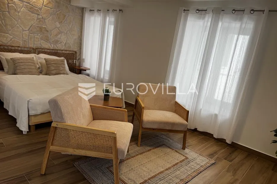 kaštela, kaštel sućurac, predivna kamena kuća uz more - slika 4