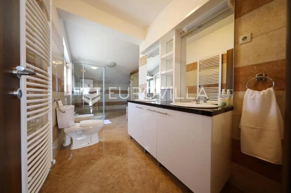 zadar, privlaka, prekrasna villa s velikim potencijalom - slika 14