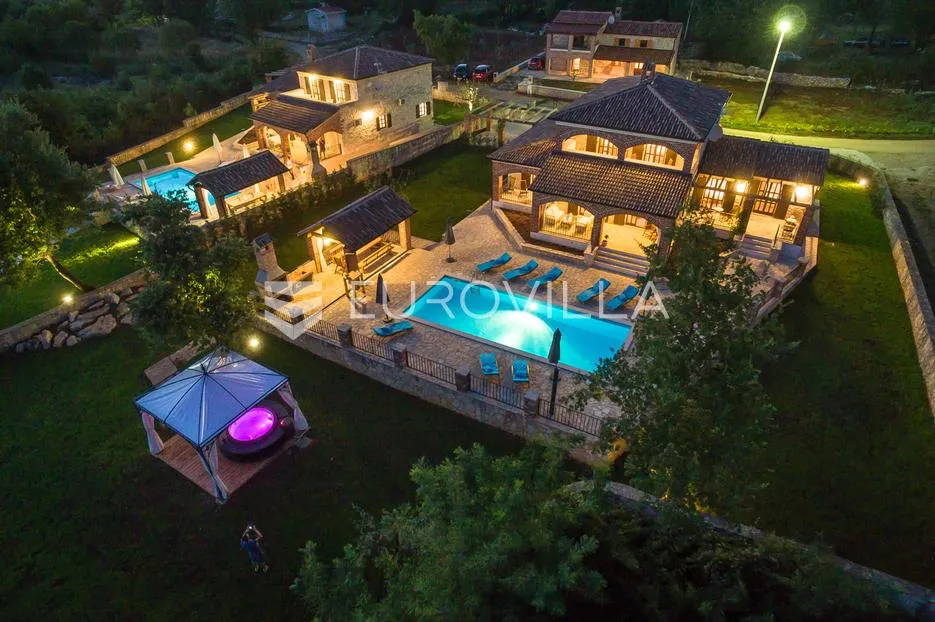 istra, višnjan, autentična istarska kamena kuća s bazenom i velikom okućnicom - slika 41