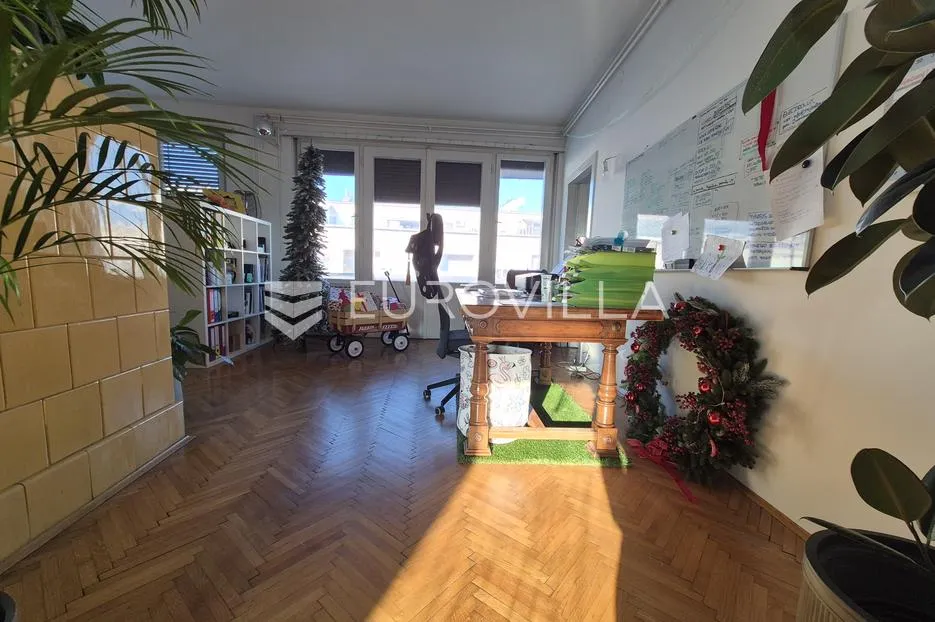 zagreb, kvatrić, trosoban stan 124 m² - slika 2