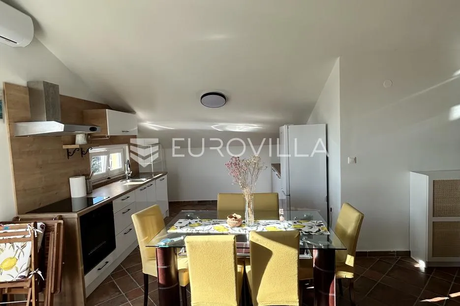 zadar, diklo, uređen dvosobni stan na drugom katu, 74 m² - slika 10