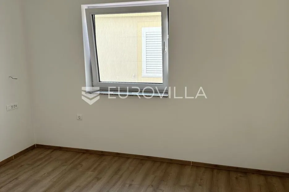 pašman, neviđane, moderna kuća u novogradnji s tri odvojena stana prvi red uz more - slika 12