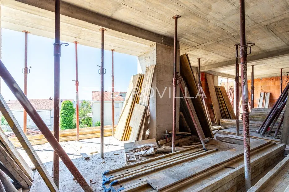 kaštel lukšić, trosoban penthouse s krovnom terasom i dva parkirna mjesta - slika 20