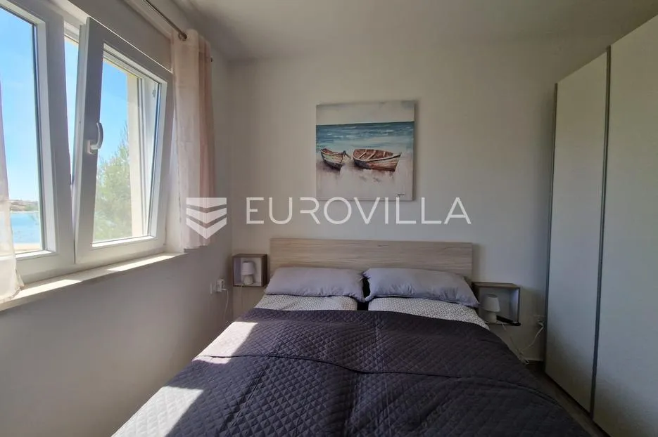 vir, dvoetažni apartman 40 m od mora, krovna terasa s panoramskim pogledom na more - slika 49