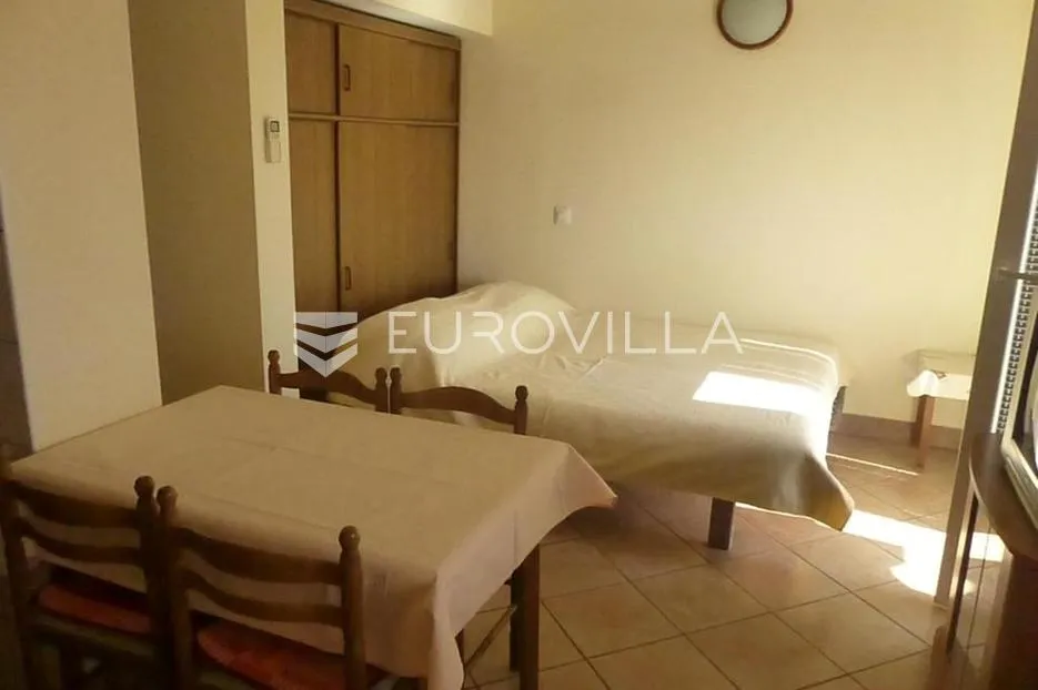 krk, omišalj, kuća sa pet apartmana, 200 m od mora - slika 10