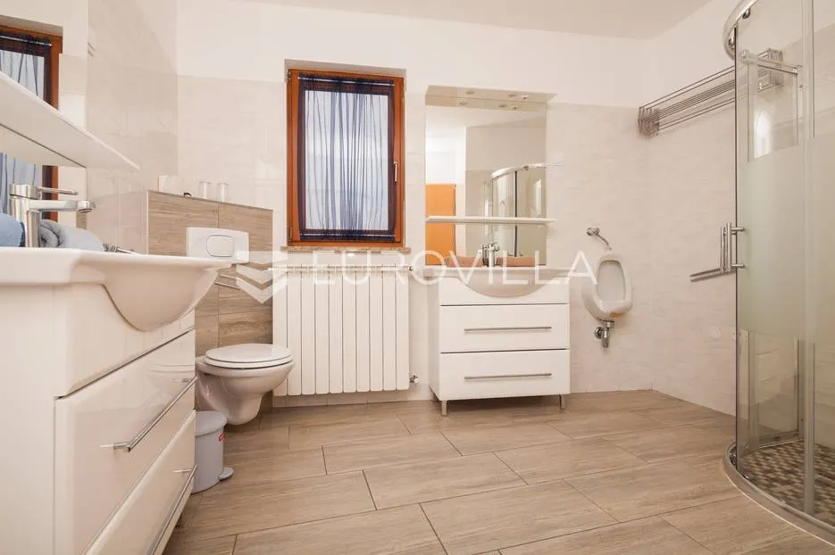 istra, banjole, prostrana stambeno poslovna kuća za odmor, 750 m², parcela 1370 m² - slika 53