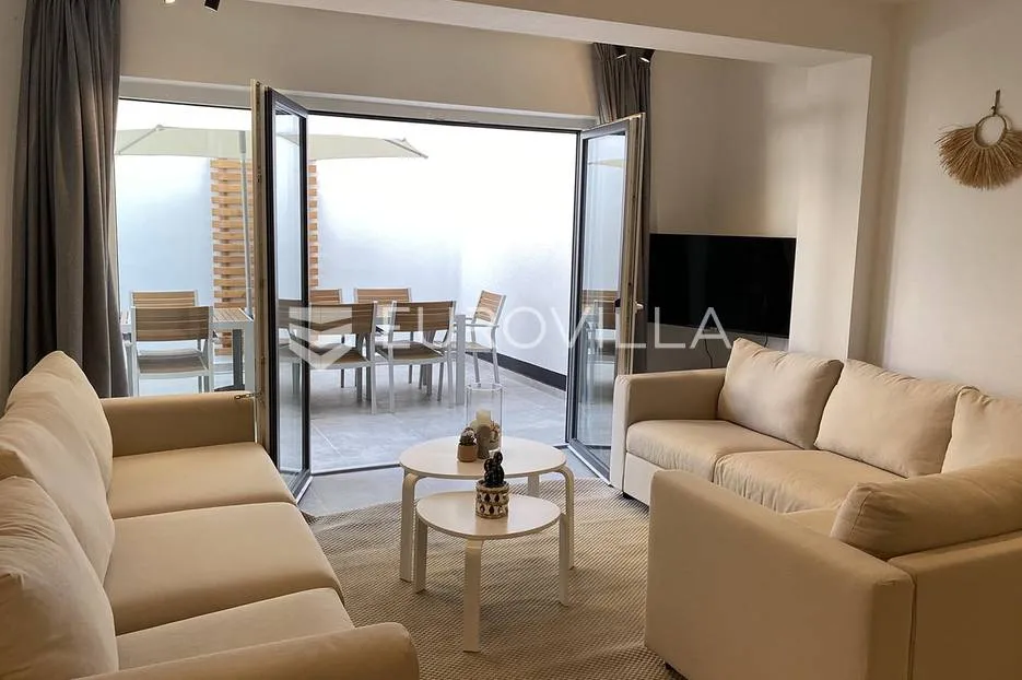 Istra, Premantura, kuća sa 3 luksuzna apartmana i pogledom na more, NKP 315 m2 - Premantura, Medulin