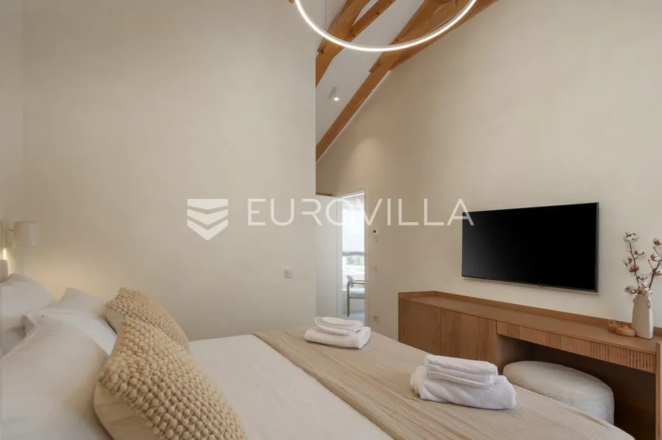 istra, labin, vrhunska moderna villa "e", grijani bazen 48 m², 2642 m² uređene okućnice - slika 42