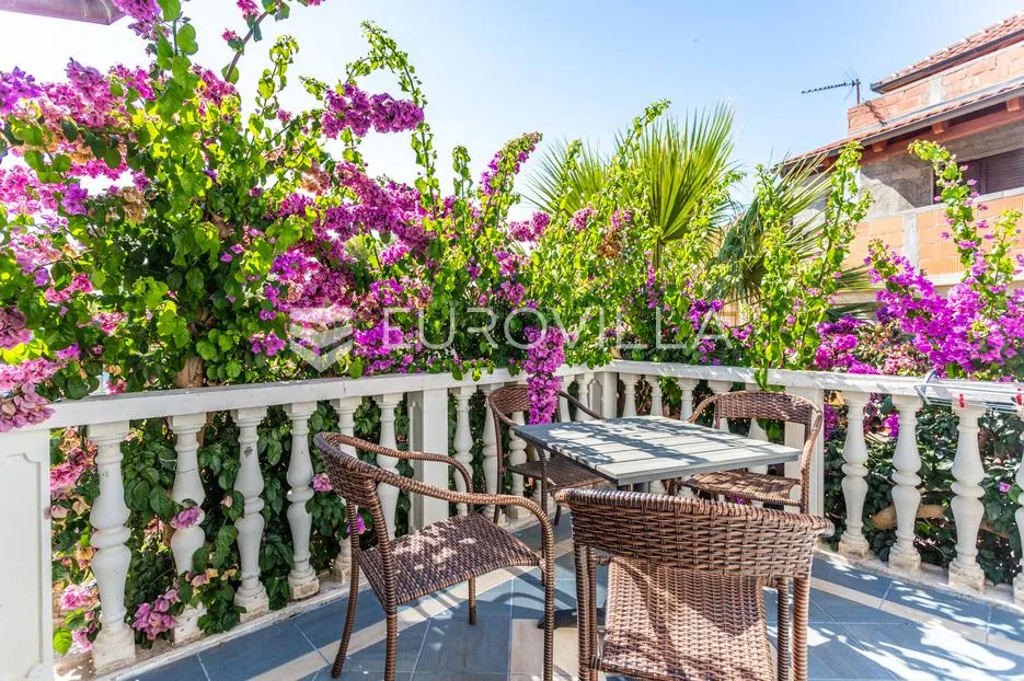 brač, milna, samostojeća kuća s četiri apartmana - slika 14