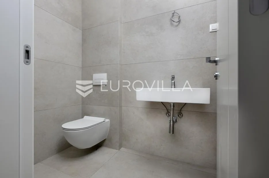 rijeka, pećine, novogradnja, luksuzan trosoban stan 105,96 m² prvi red do mora - slika 14