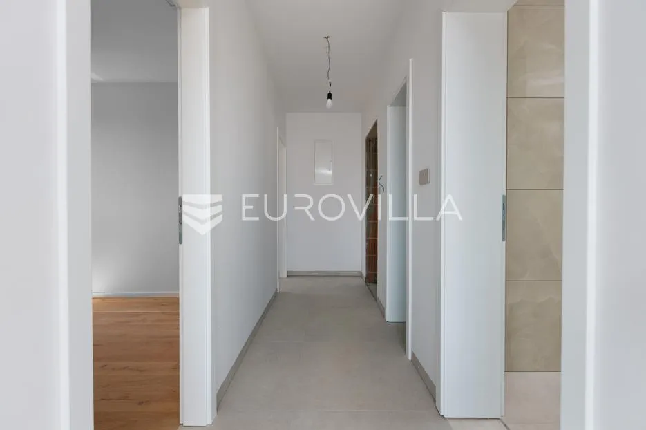 otok krk, vrbnik, moderan stan s pogledom na more, dodatnim studio prostorom i okućnicom - slika 9