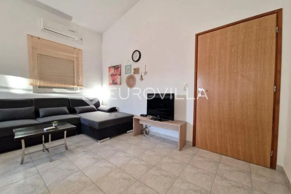 vir, dva apartmana na 1. katu s pogledom na more, 110m od plaže - slika 19