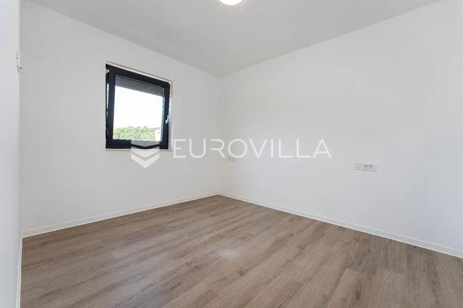 zadar, vir, luksuzna villa sa šest stambenih jedinica, samo 250m od mora - slika 32