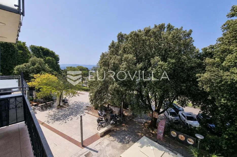 crikvenica, troetažna kuća na šetnici s dva odvojena ulaza, prvi red do mora - slika 14