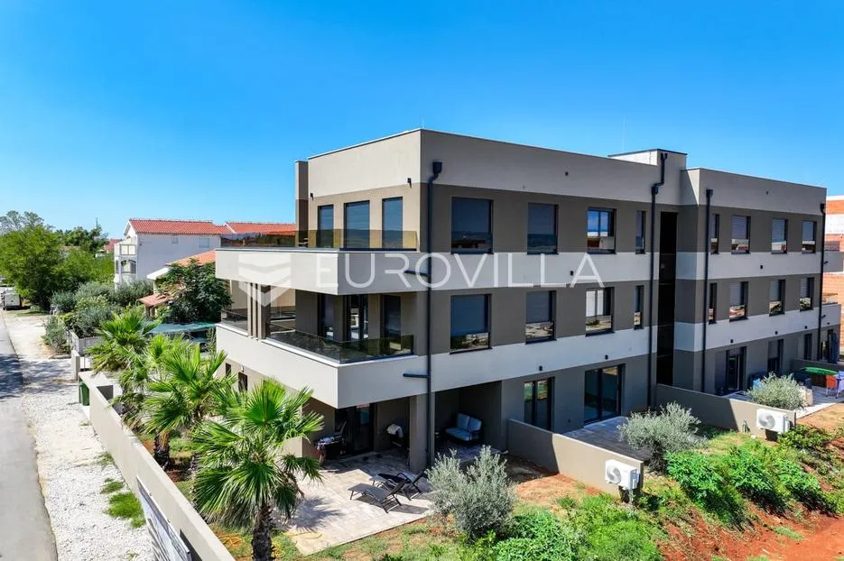 Zadar, Privlaka, trosoban stan na prvom katu s pogledom na more 113,95 m² - Sabunike, Privlaka